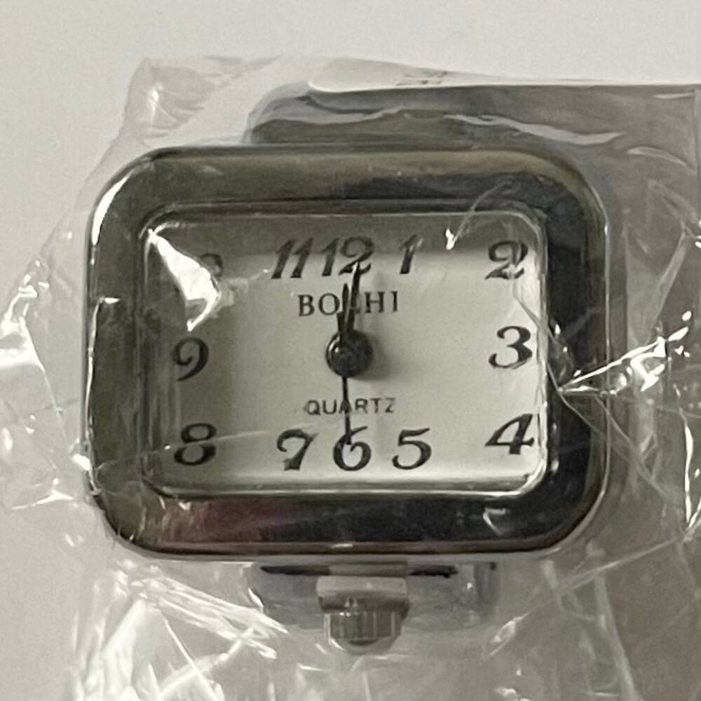Retro Silver with White Stainless Steel Stretch Band Quartz Movement Ring Watch